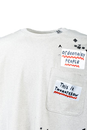 EMBELLISHED STICKER LONG SLEEVES TEE / WHT