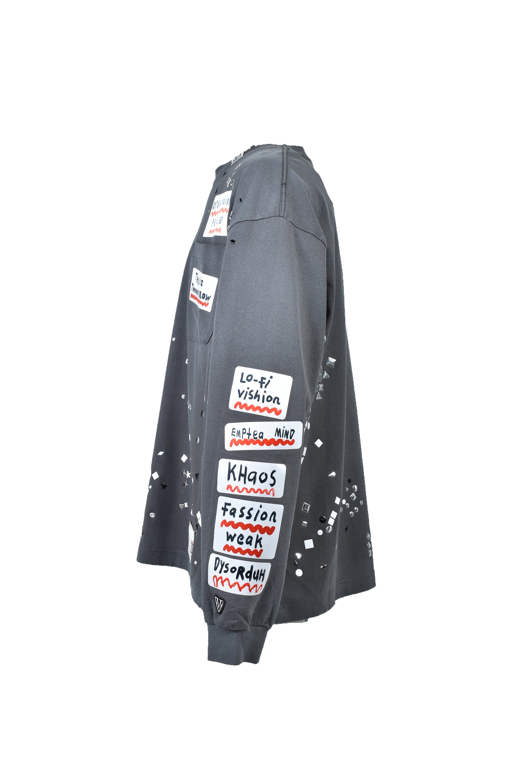 EMBELLISHED STICKER LONG SLEEVES TEE / BLK