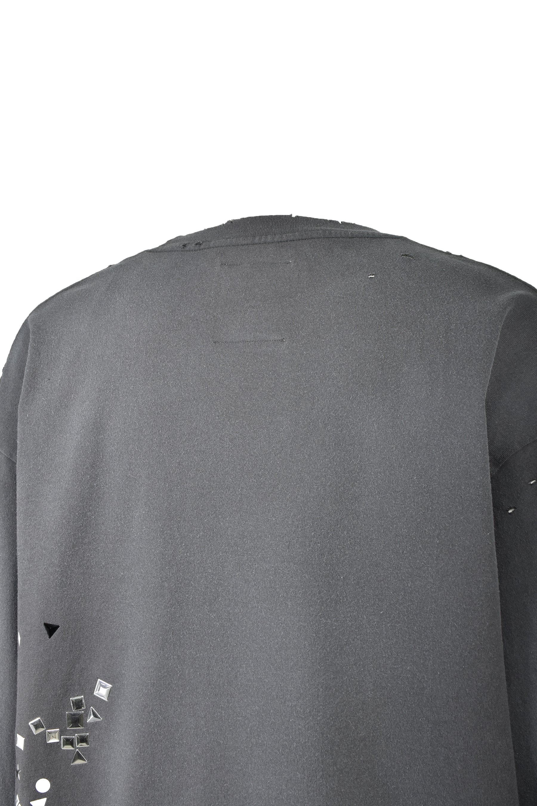 EMBELLISHED STICKER LONG SLEEVES TEE / BLK