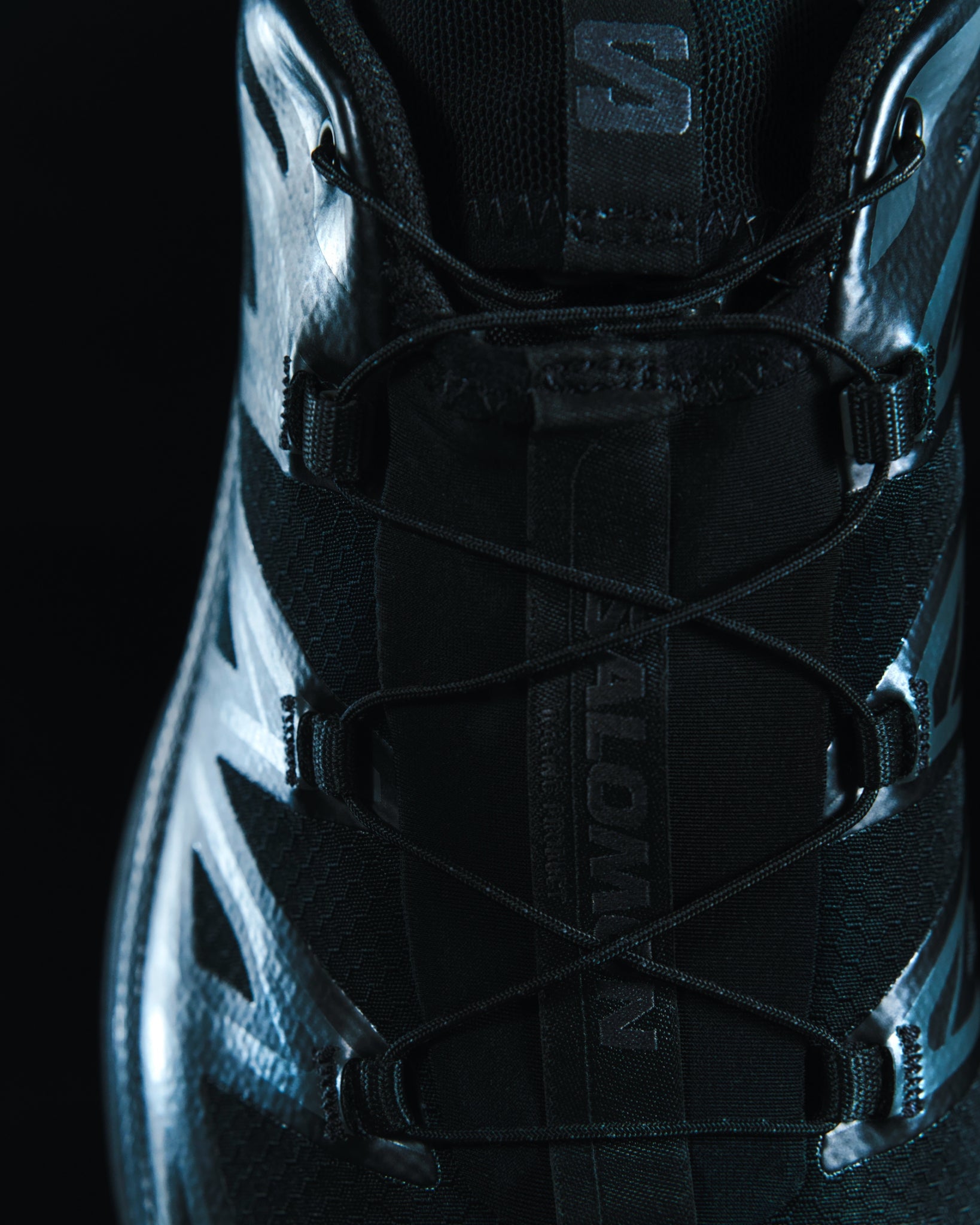 9月4日(金)発売 SALOMON XT-6 GTX "BLACKED OUT"