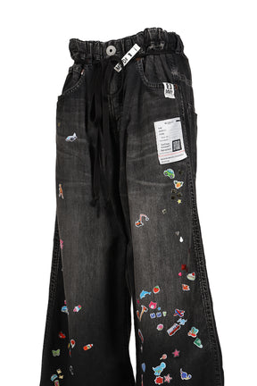 DENIM HUGE DETAIL PANTS W KIDS STICKER / BLK
