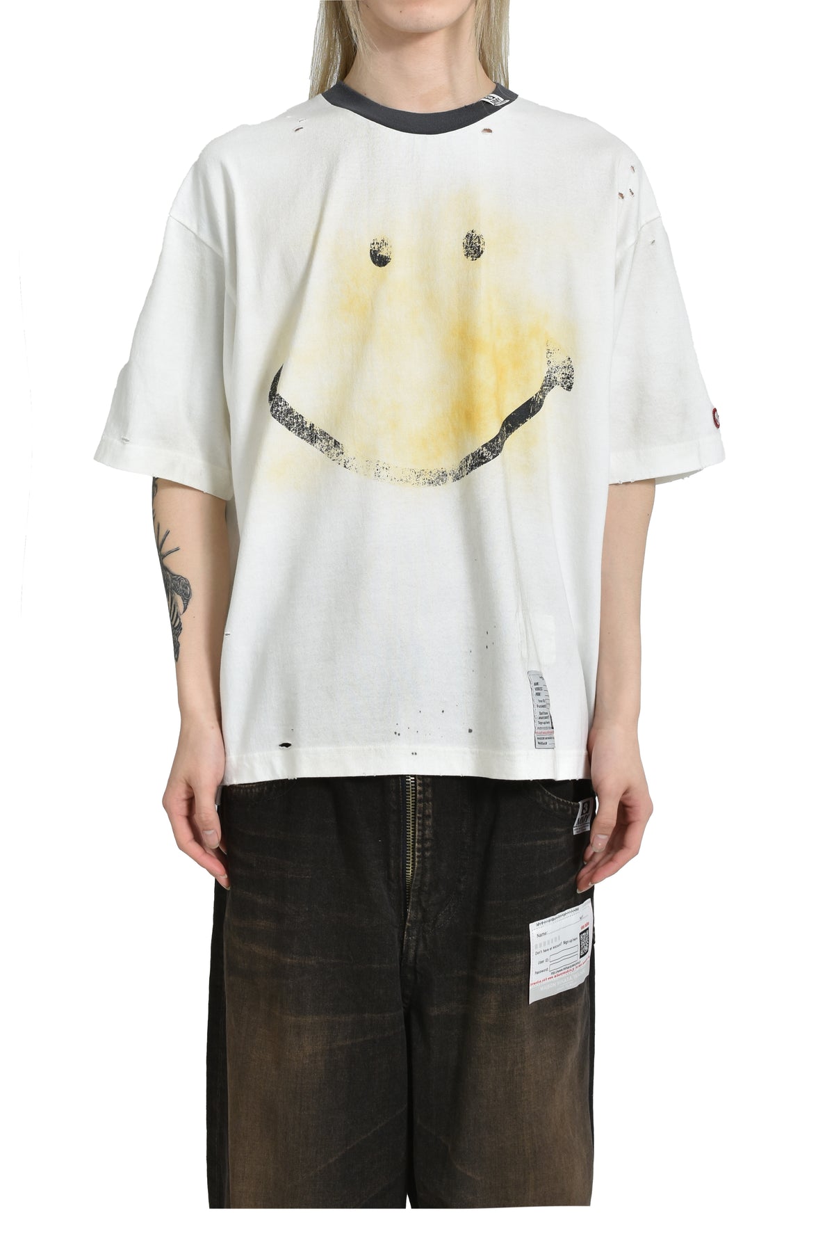 SMILY FACE PRINTED DISTRESSED TEE / WHT