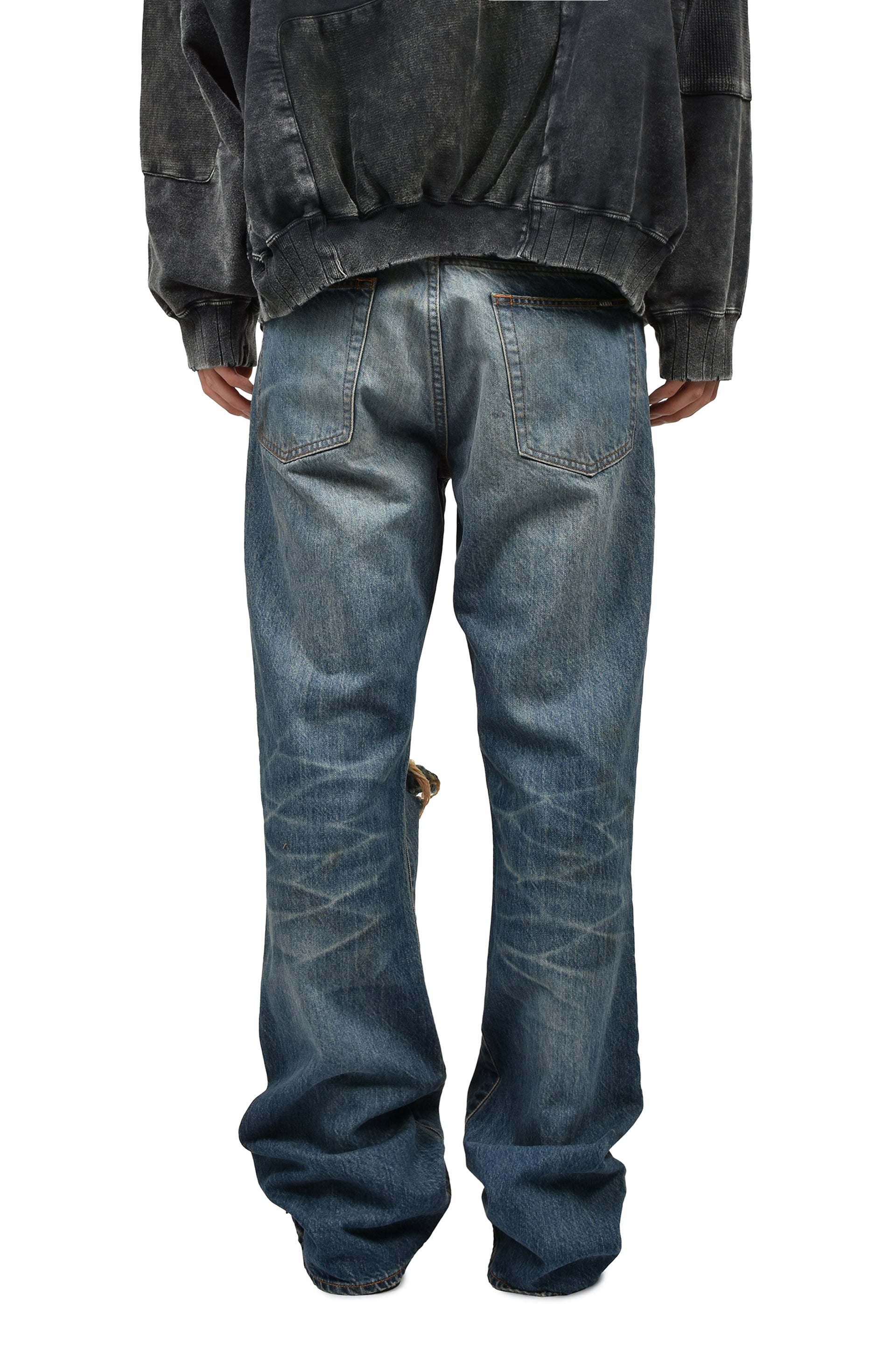 DISTRESSED SLIM BOOTCUT JEANS / IND