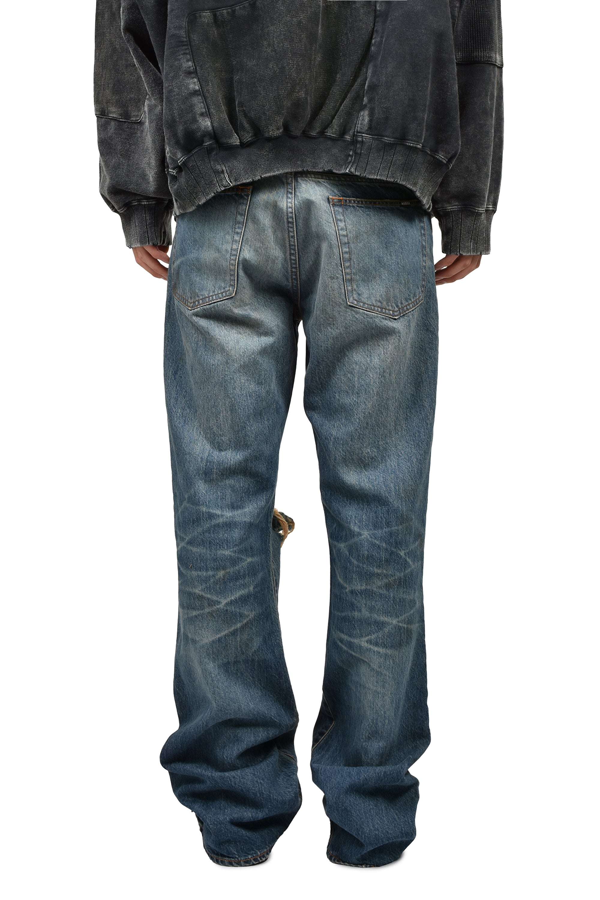 DISTRESSED SLIM BOOTCUT JEANS / IND