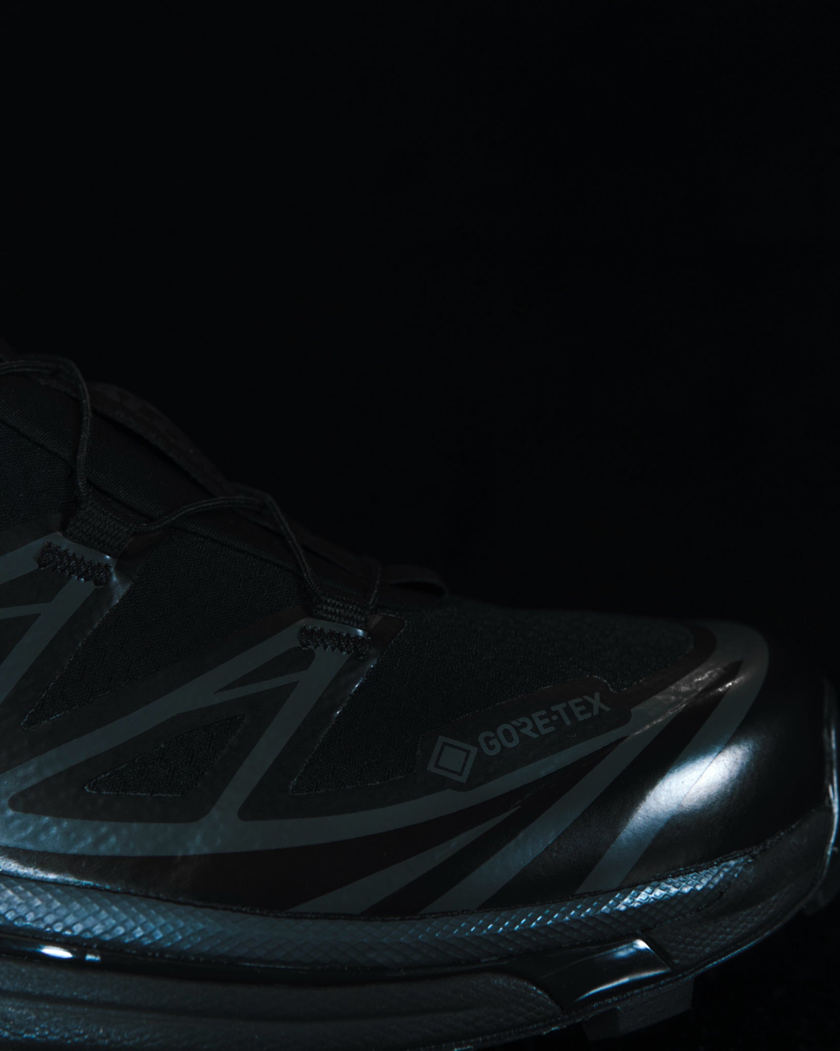 9月4日(金)発売 SALOMON XT-6 GTX "BLACKED OUT"