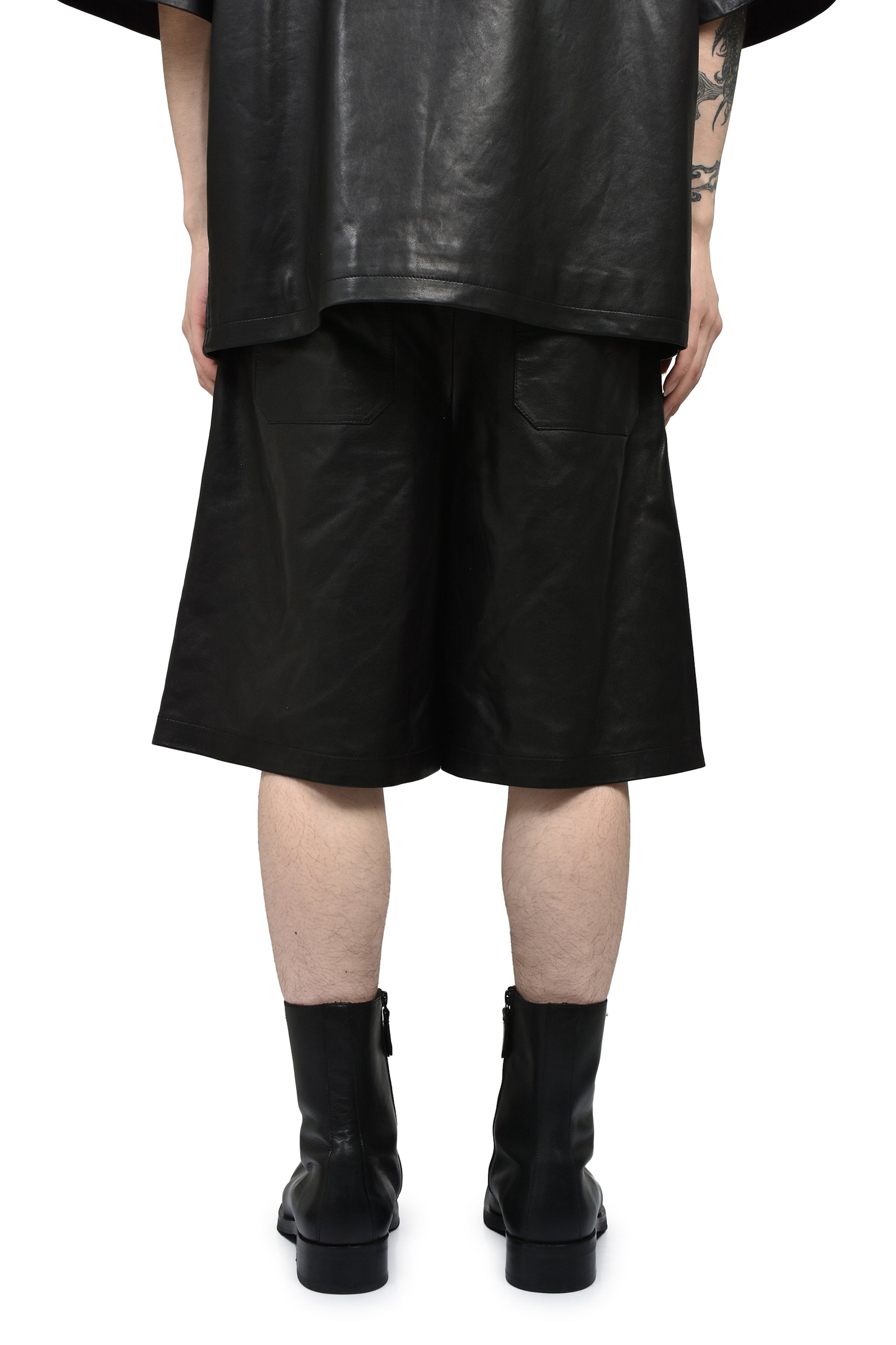 LEATHER MA OVERSIZED SHORT / BLK