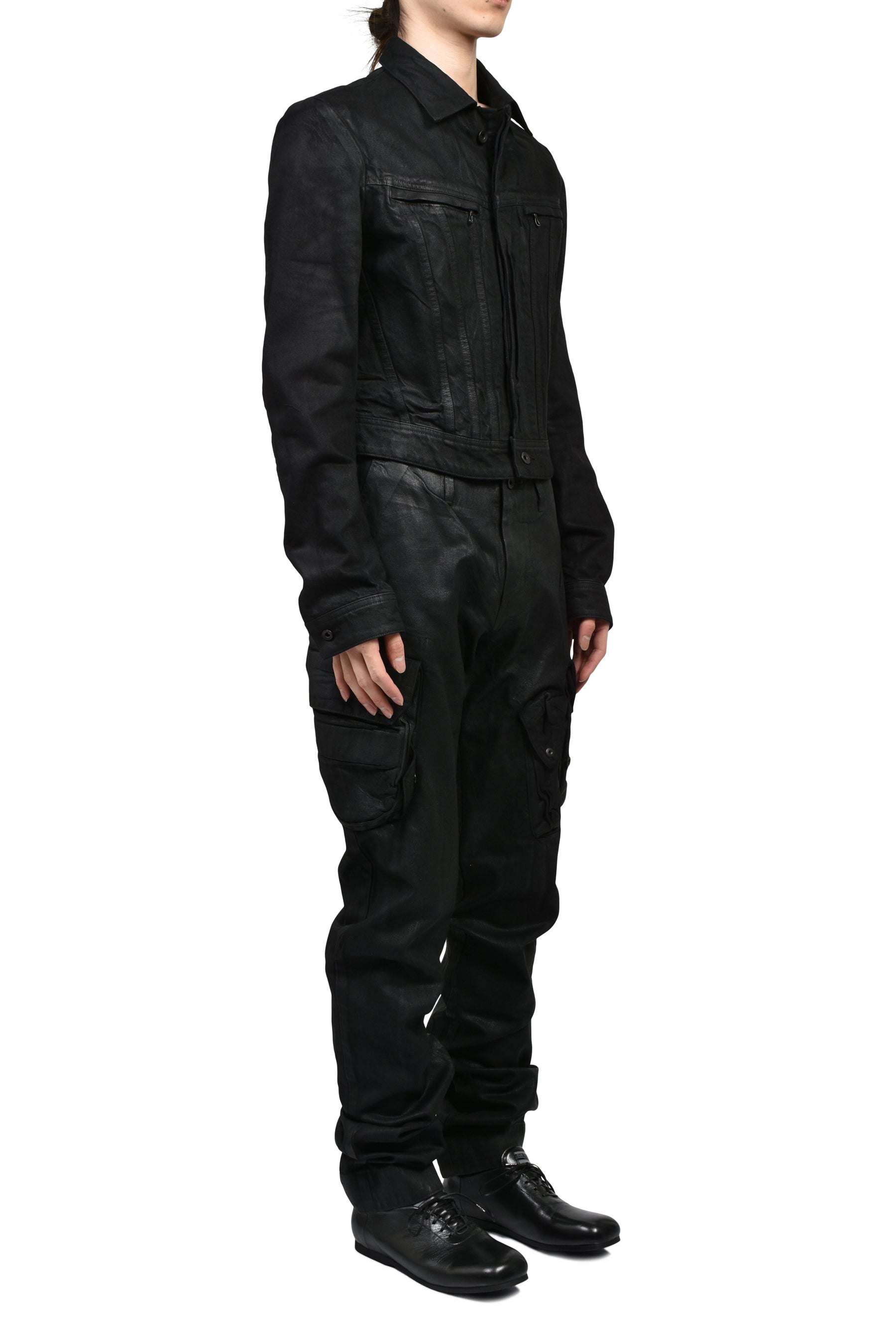 JULIUS ユリウス SS26 10OZ DENIM GASMASK CARGO / BLK WAX - NUBIAN