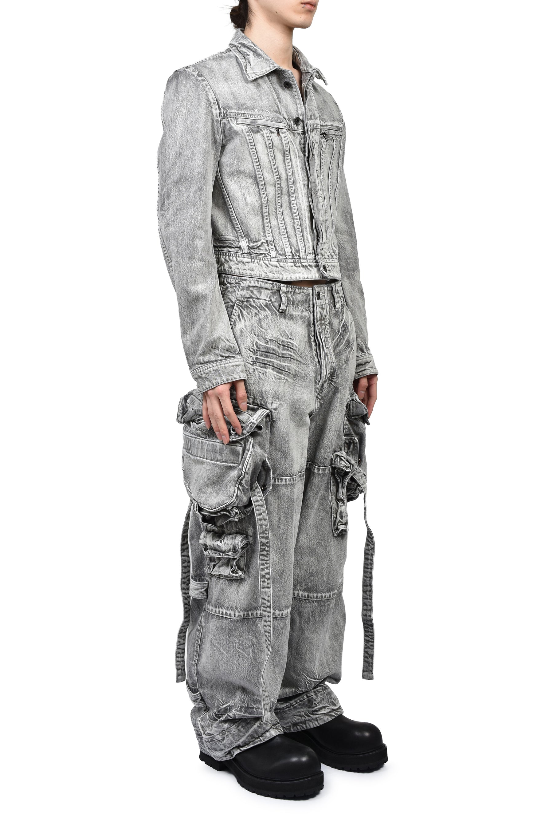 JULIUS ユリウス SS26 12oz DENIM GASMASK CARGO / PLASTER - NUBIAN