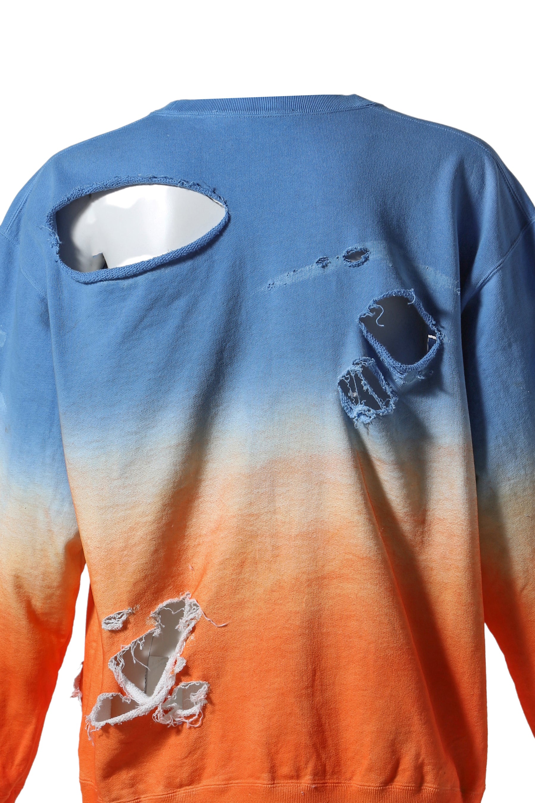 DISTRESSED CREWNECK / SKY