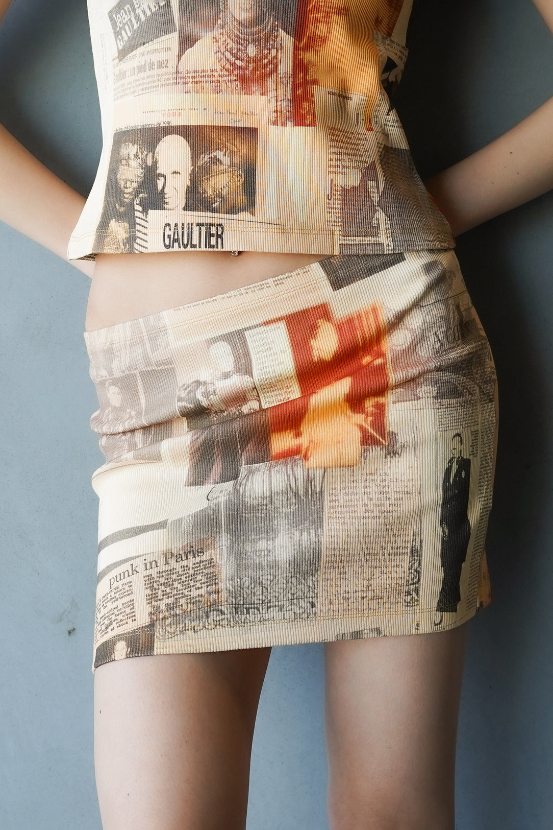 COTTON RIBBED MINI SKIRT PRINTED "JOURNAL" / ECR/LIGHTGRY/RED