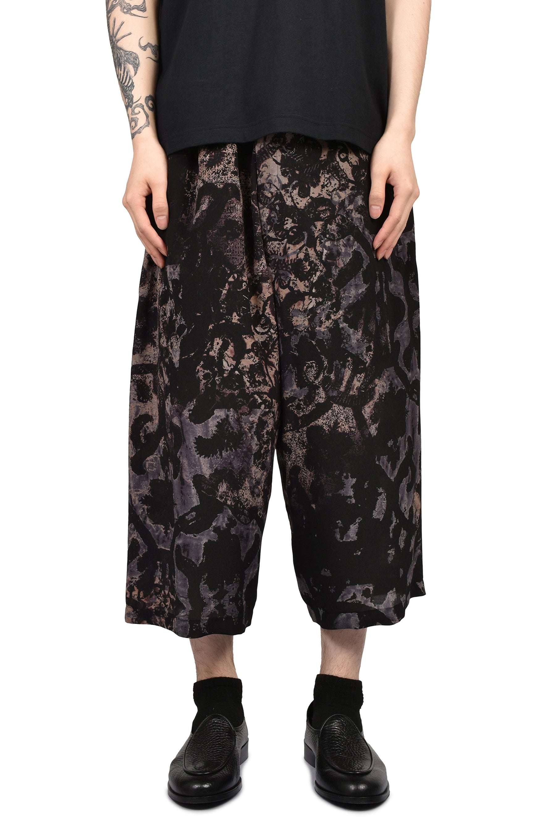 BAROQUE PRINT PANTS / BLK