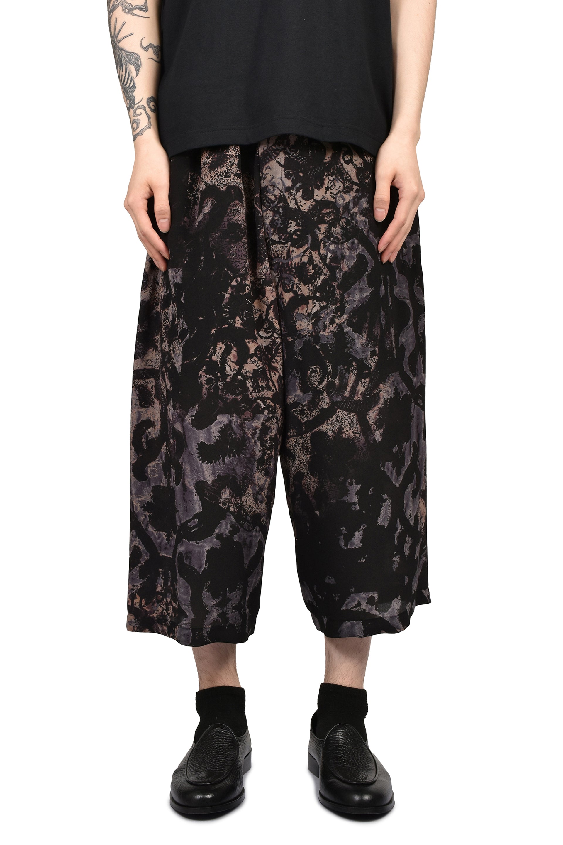 BAROQUE PRINT PANTS / BLK