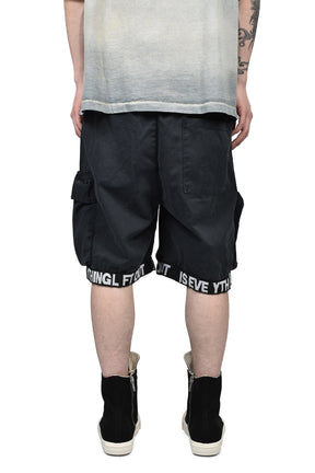LEFT OUT SHORT / BLACK