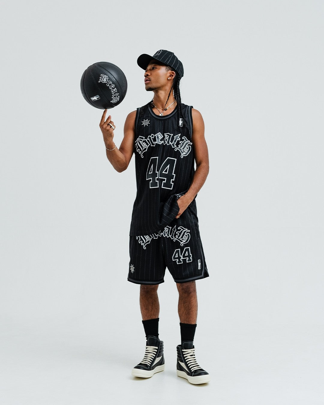 9月21日発売開始<br>BREATH × Mitchell&Ness<br>COLLABORATION<br>SECOND ROUND.