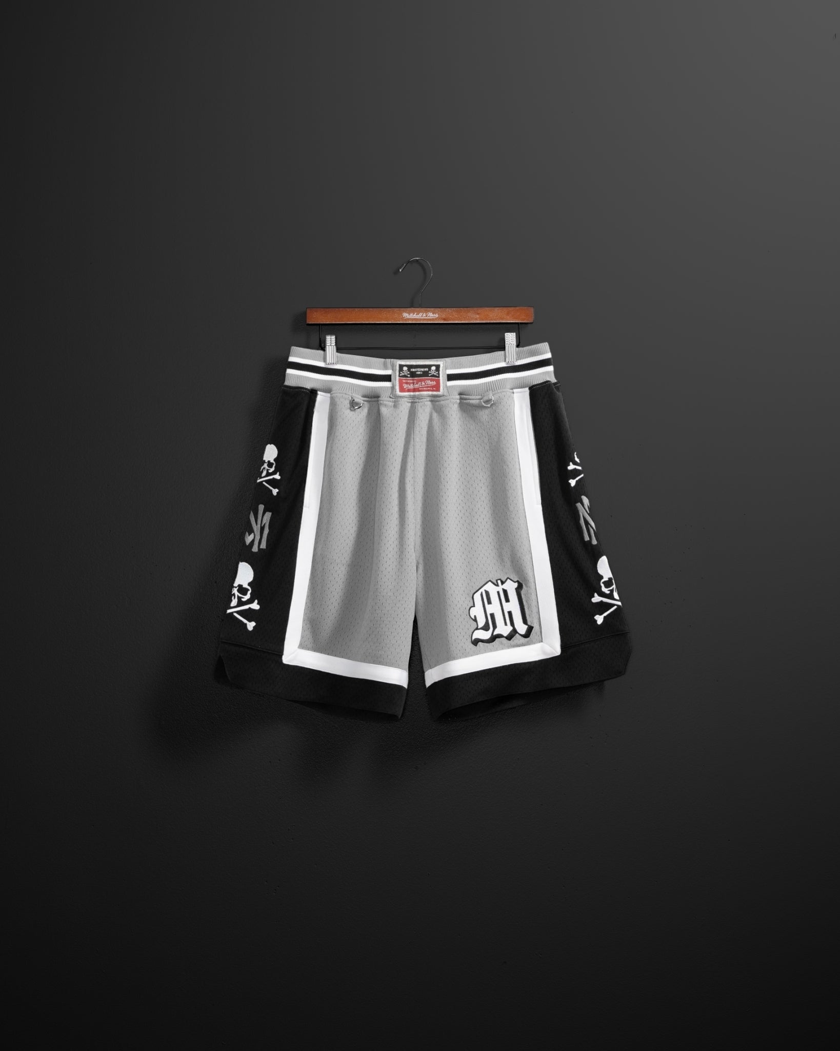 MASTERMIND WORLD × Mitchell&Ness COLLABORATION