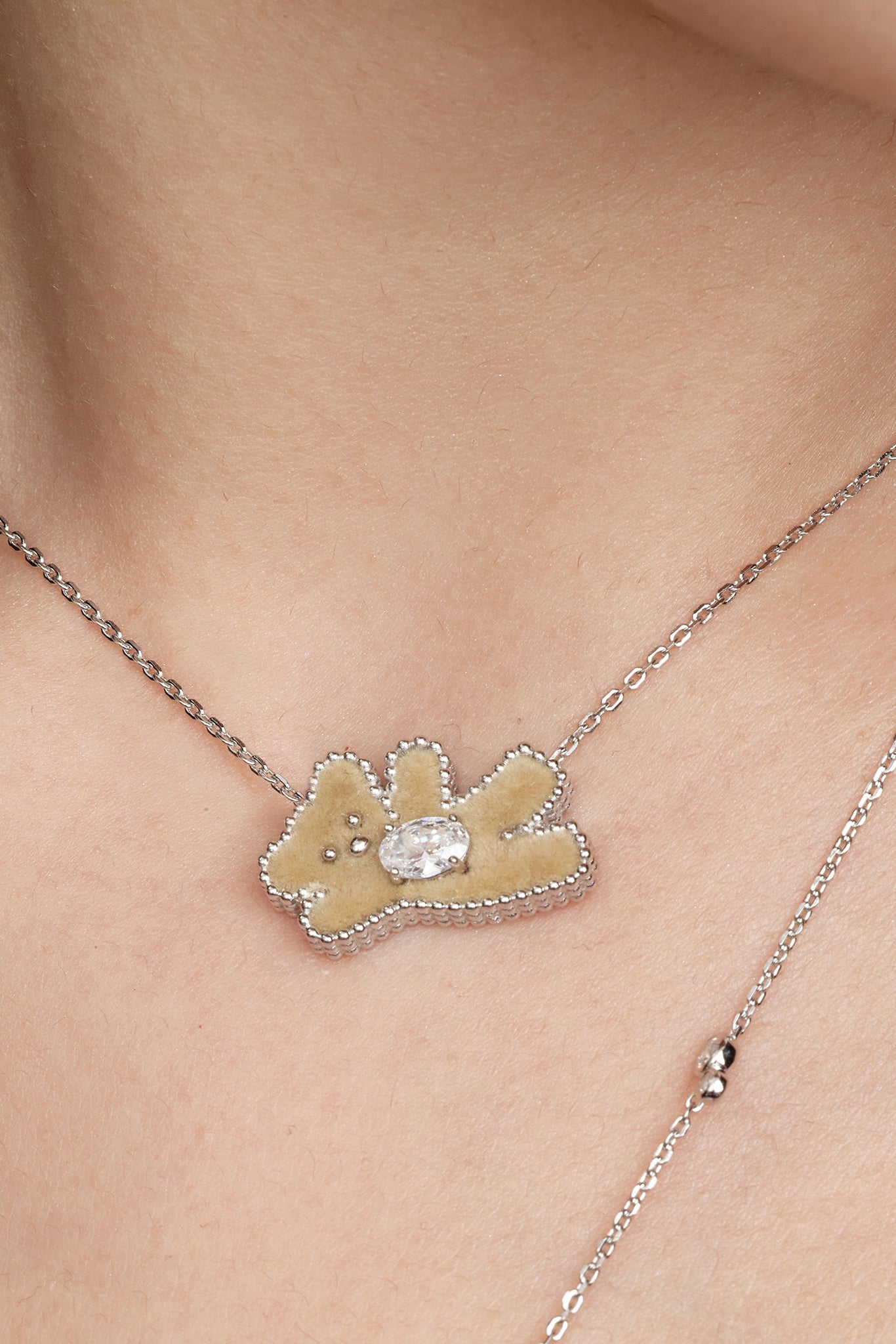 METAL GREETING BEAR NECKLACE / BRW