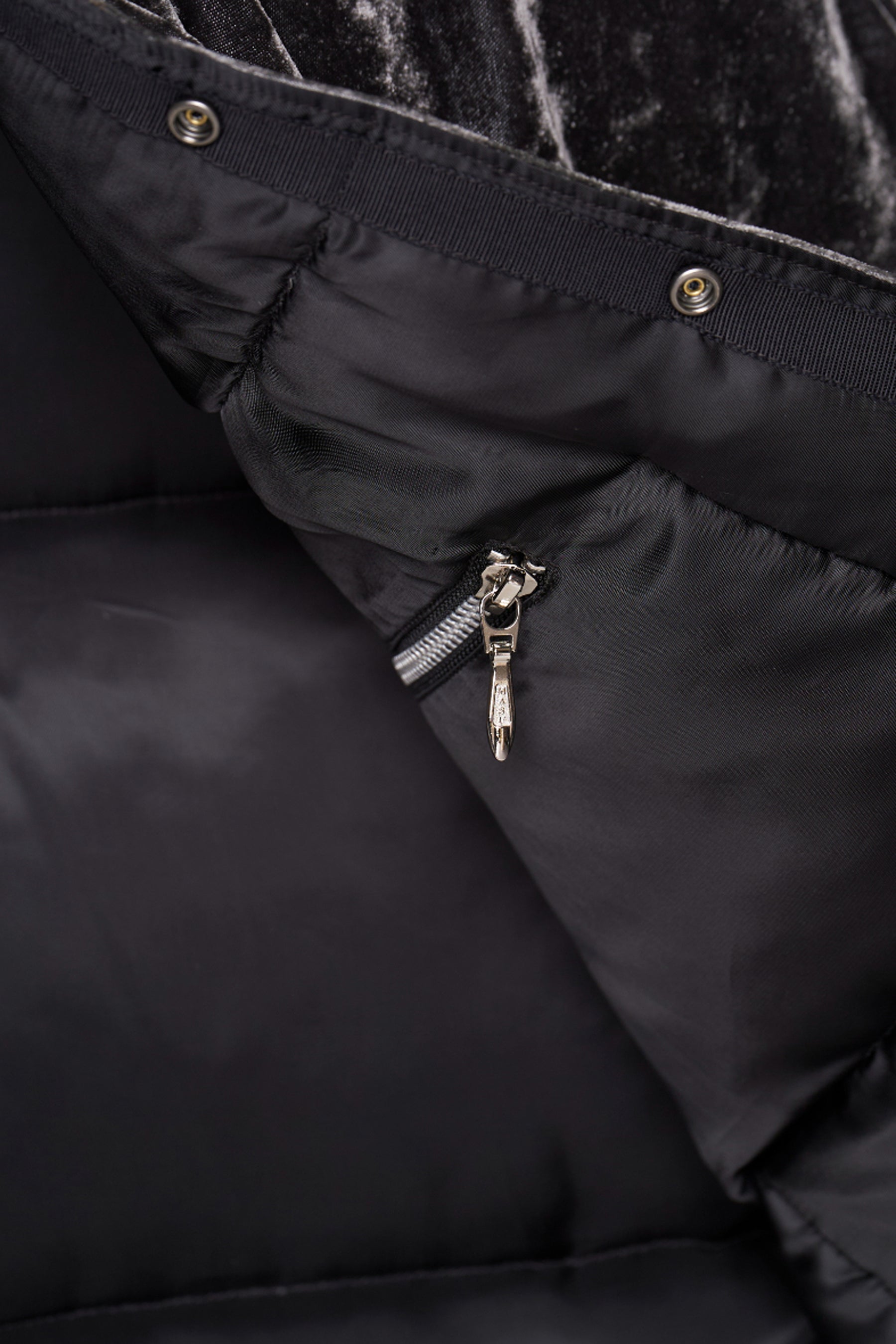 VELVET MOUNTAIN DOWN VEST / DUSTY BLK