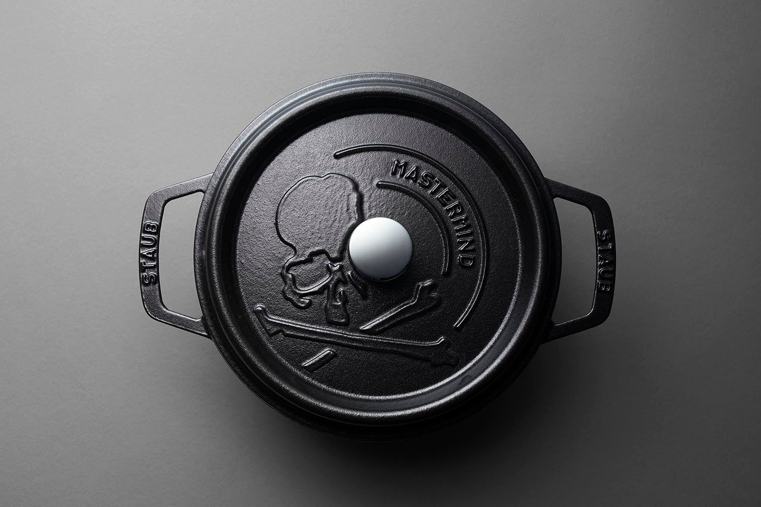 10月3日(木)発売開始<br>MASTERMIND WORLD × STAUB<br>COLLABORATION