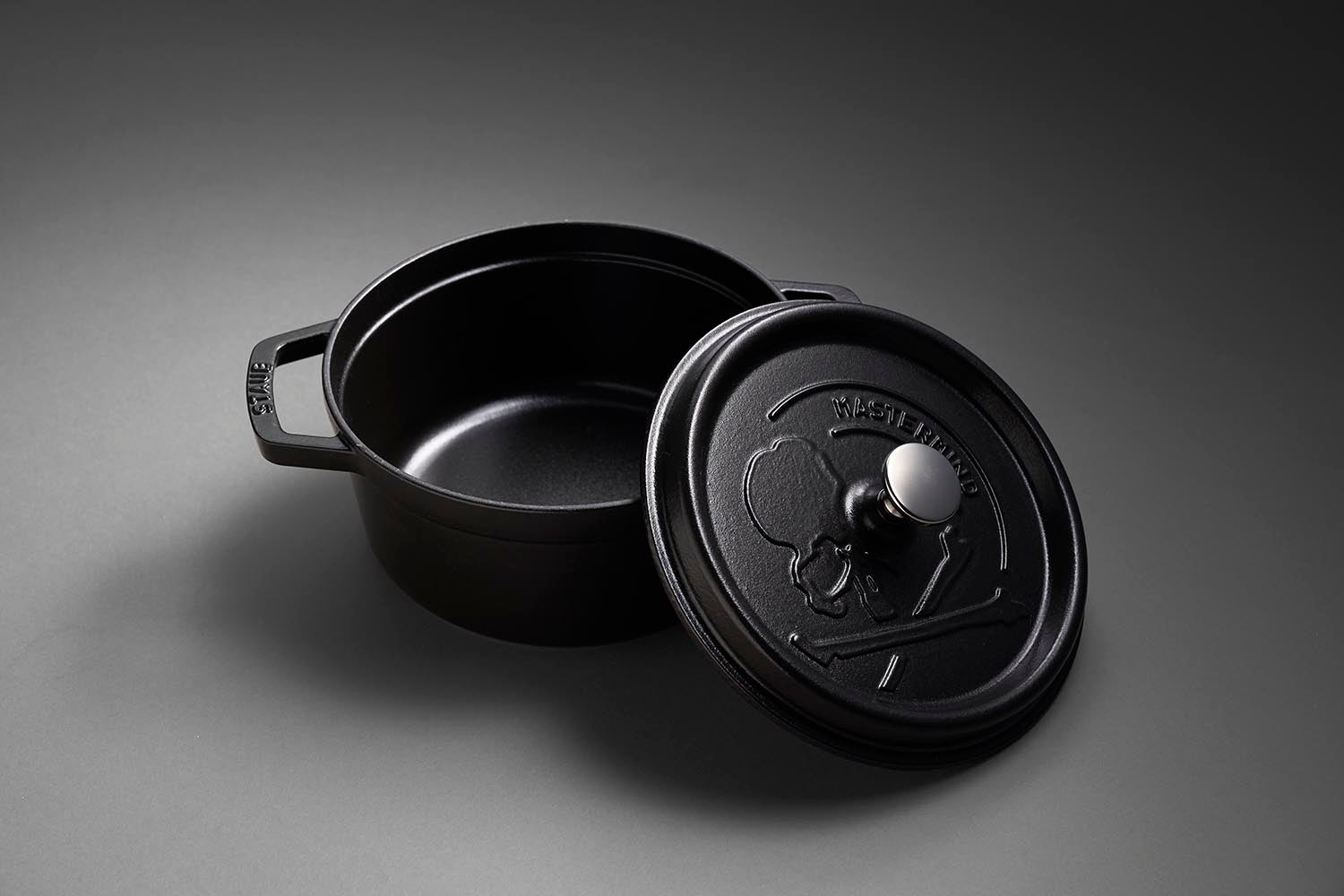 MASTERMIND WORLD × STAUB<br>COLLABORATION