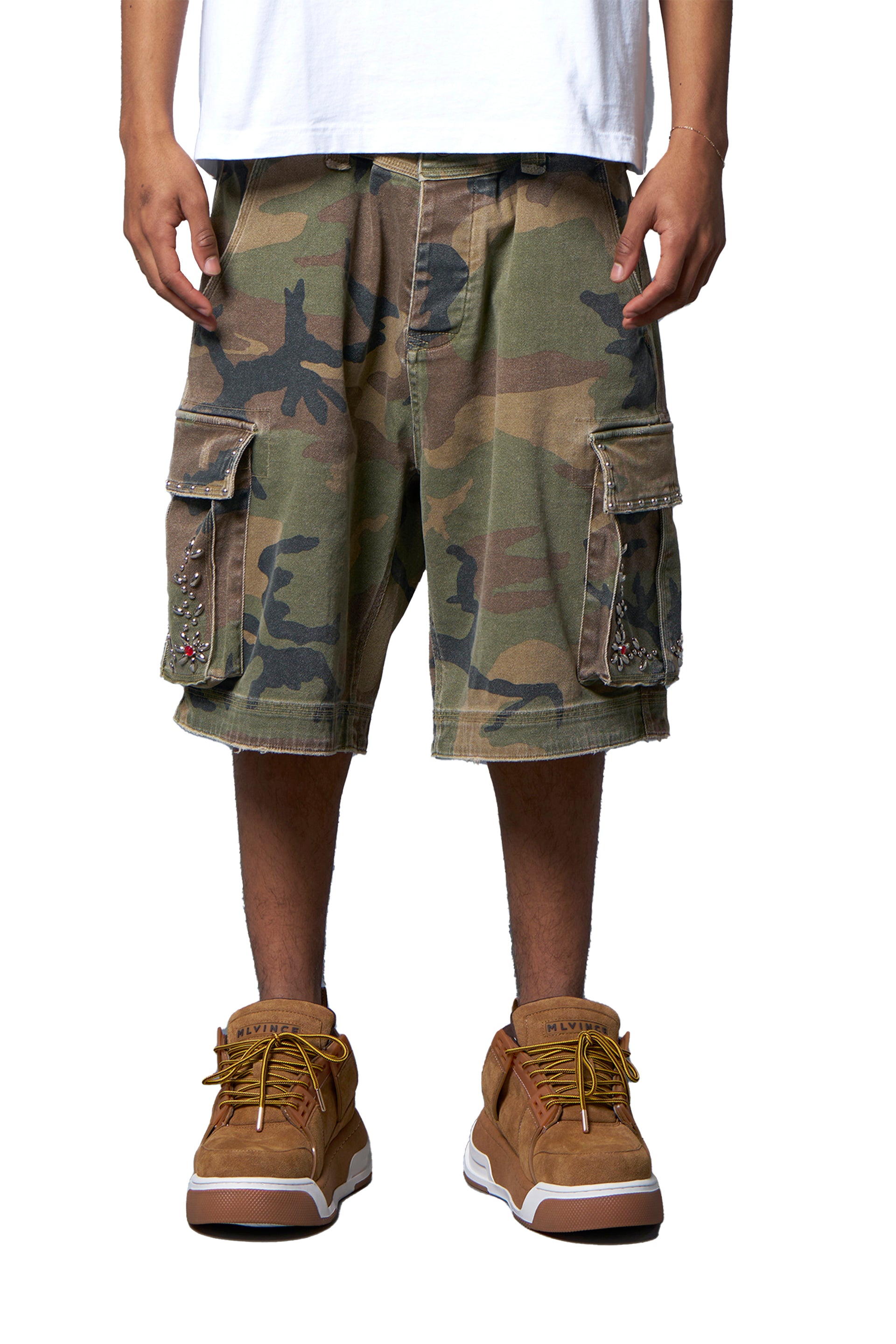 STUDDED MILITARY CARGO SHORTS / CAMO