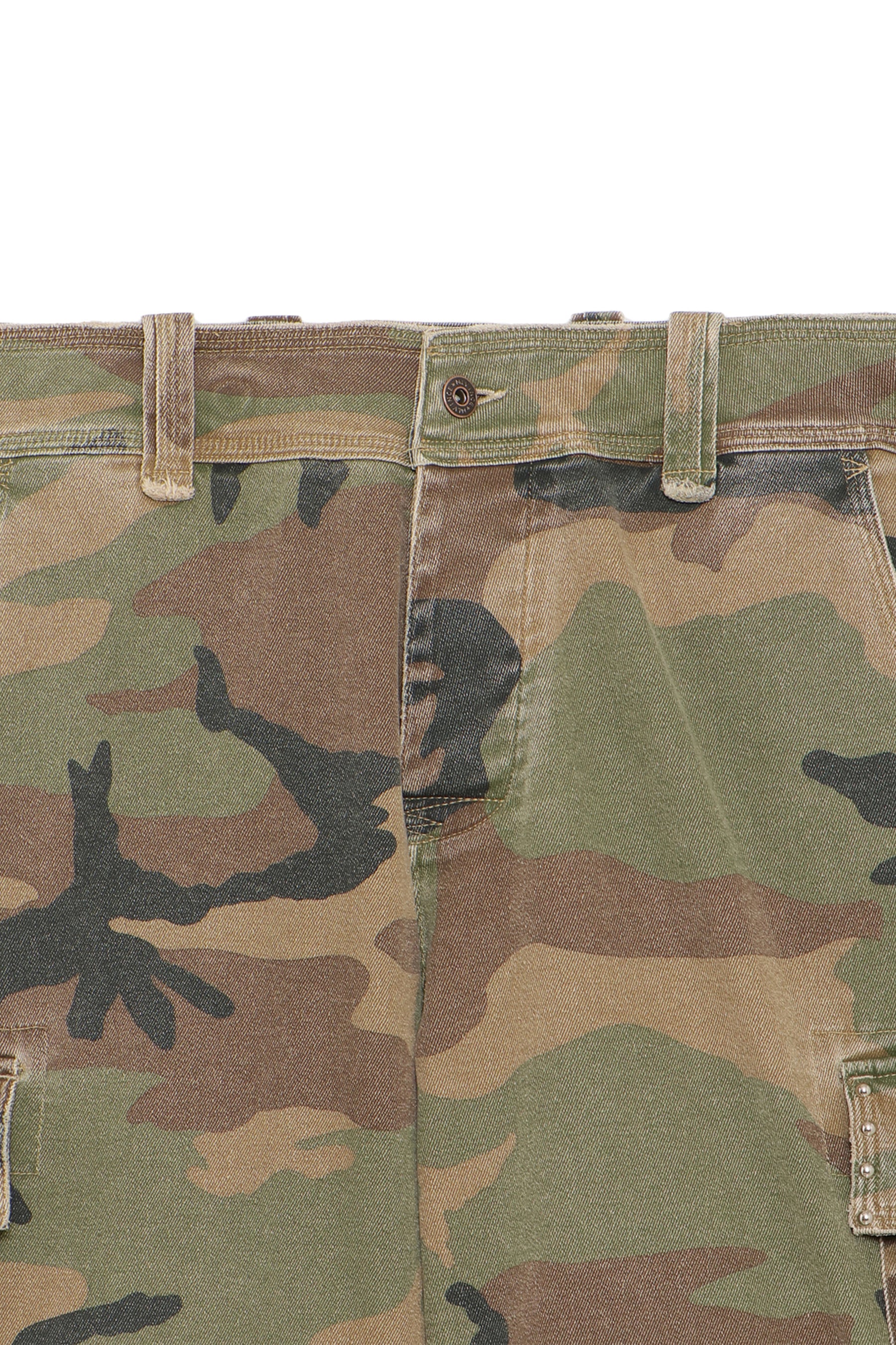 STUDDED MILITARY CARGO SHORTS / CAMO