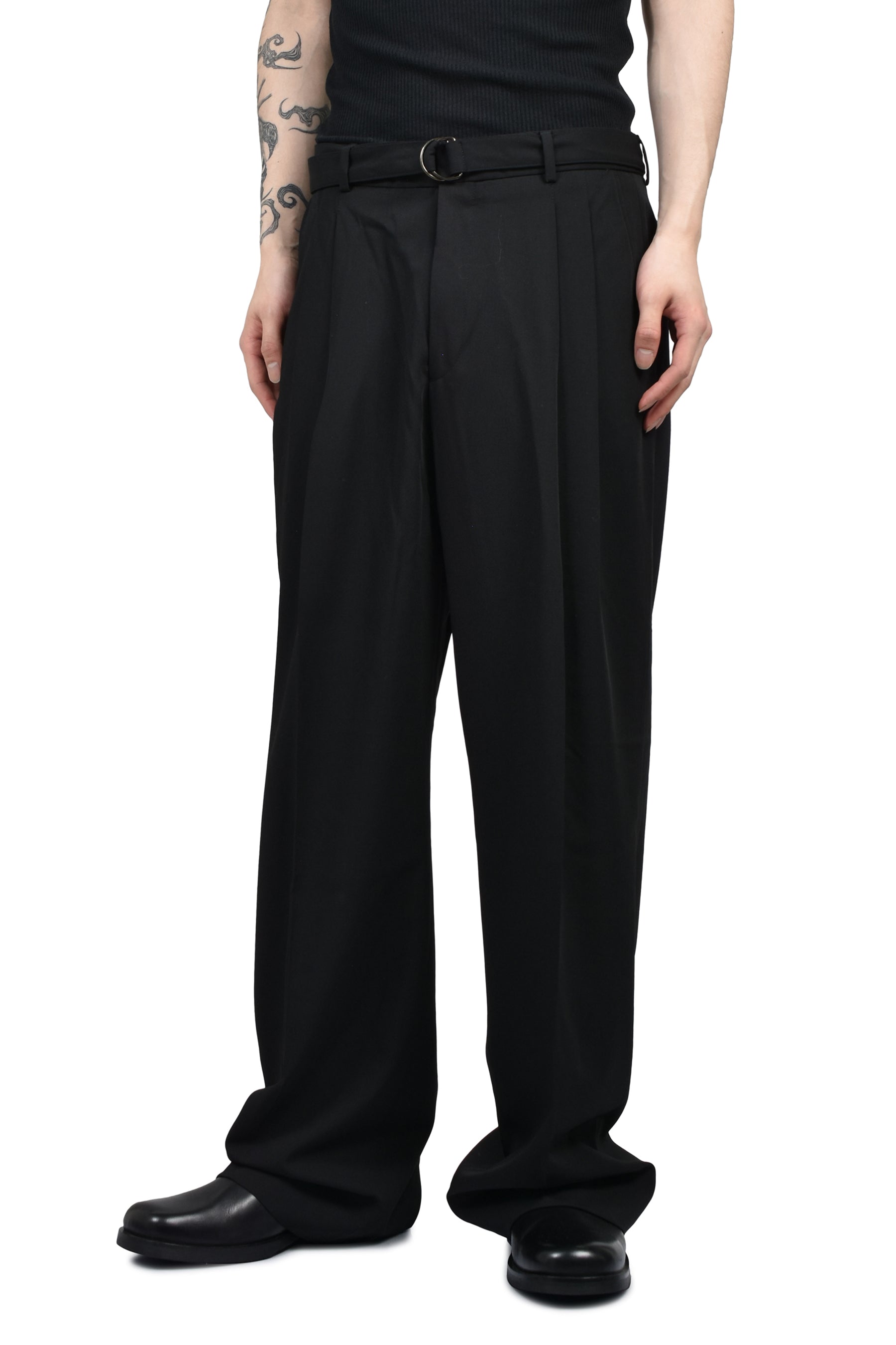 CMMN SWDN コモン スウェーデン SS26 OMARI DOUBLE PLEATED TROUSERS