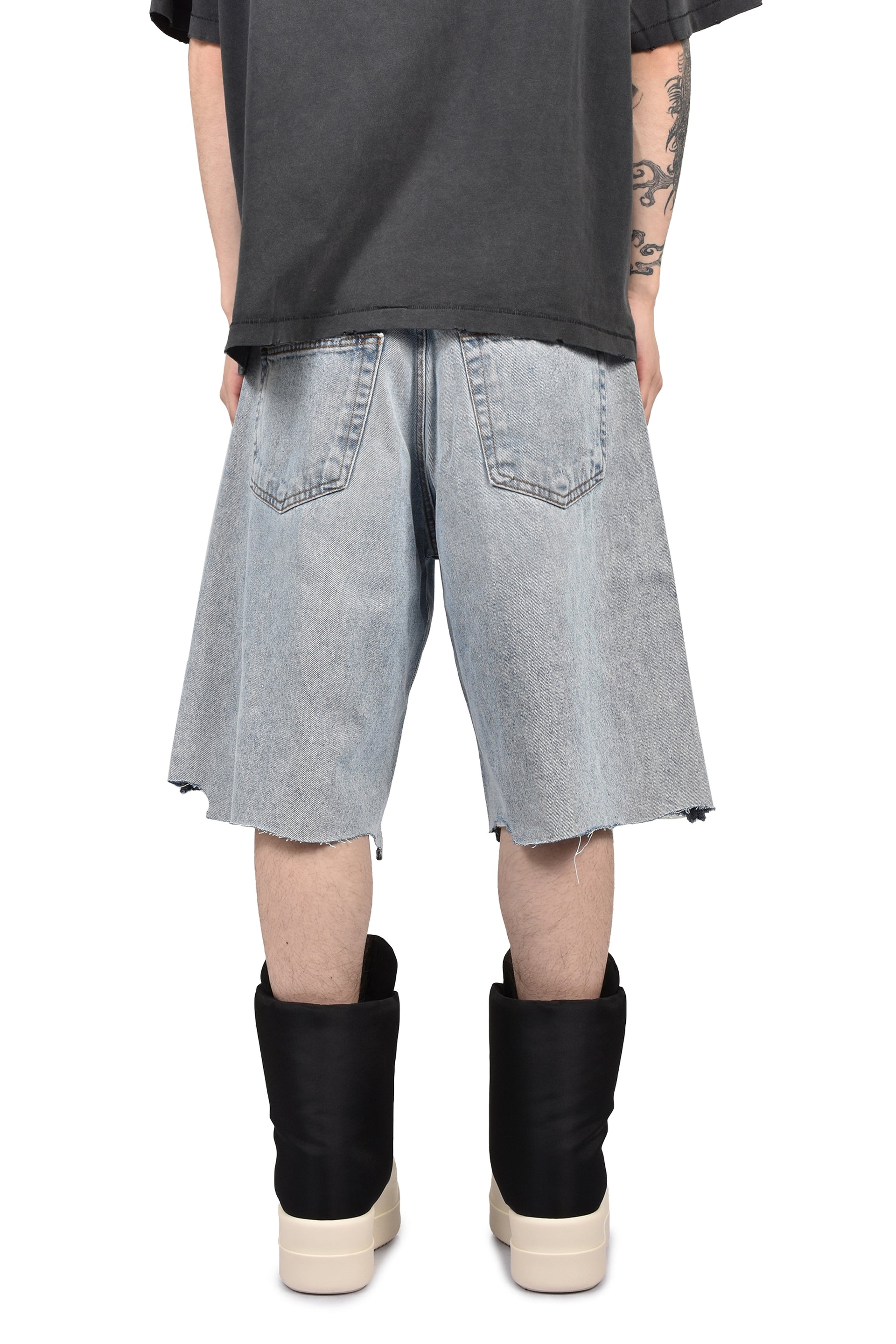CROSS PIN BAGGY JEANS SHORTS / WASHED BLUE