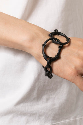 TAKAHIROMIYASHITA TheSoloist. SS23 BONE SHAPED CARABINER BRACELET